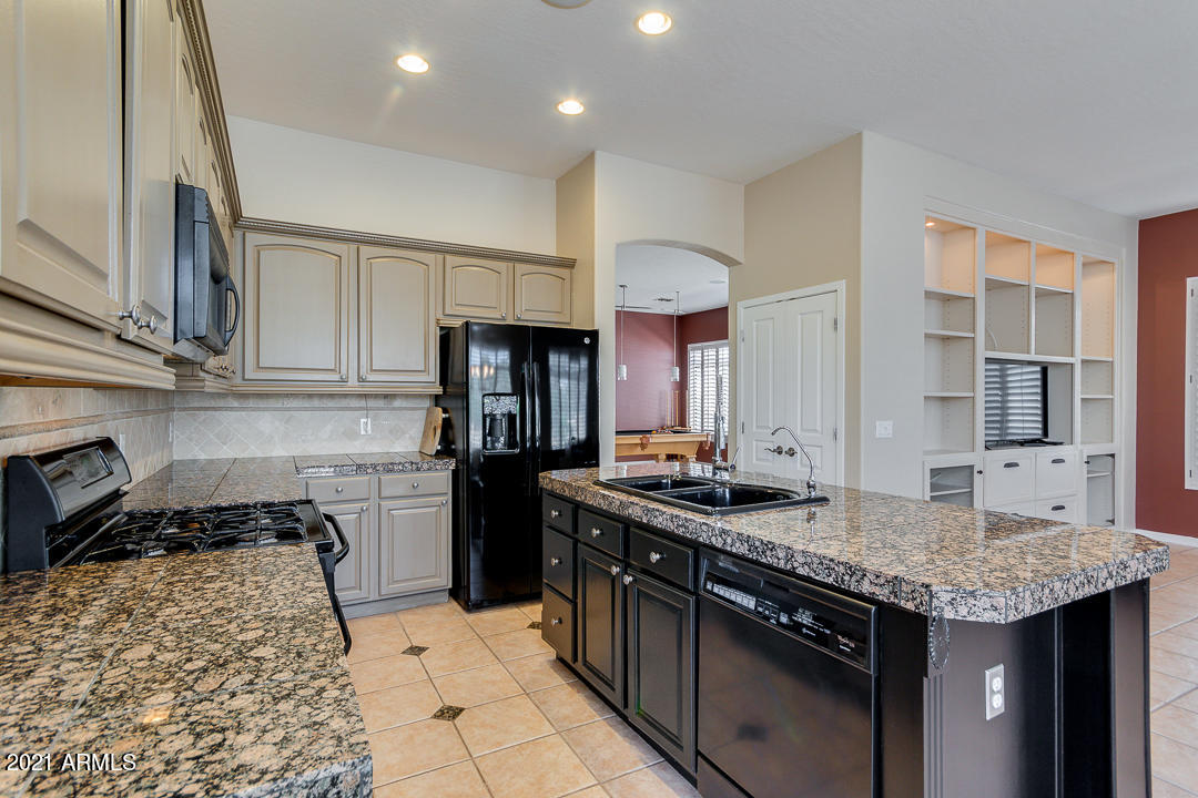 3824 East Carson Road Phoenix, AZ 85042 - Photo 8 of 19 19-Carson