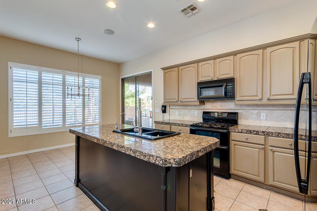 3824 East Carson Road Phoenix, AZ 85042 - Photo 9 of 19 17-Carson