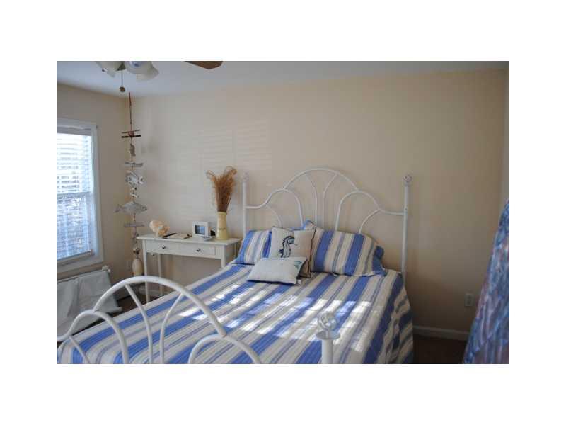 33 Spindrift Road Narragansett, RI 02882 - Photo 12 of 19 Bedroom.