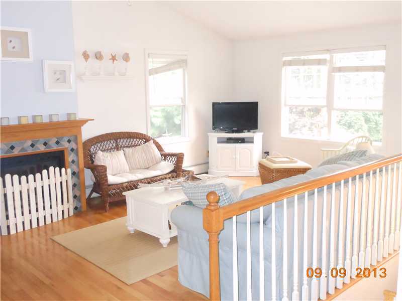 33 Spindrift Road Narragansett, RI 02882 - Photo 4 of 19 Living Room.