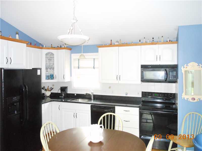 33 Spindrift Road Narragansett, RI 02882 - Photo 5 of 19 Kitchen.
