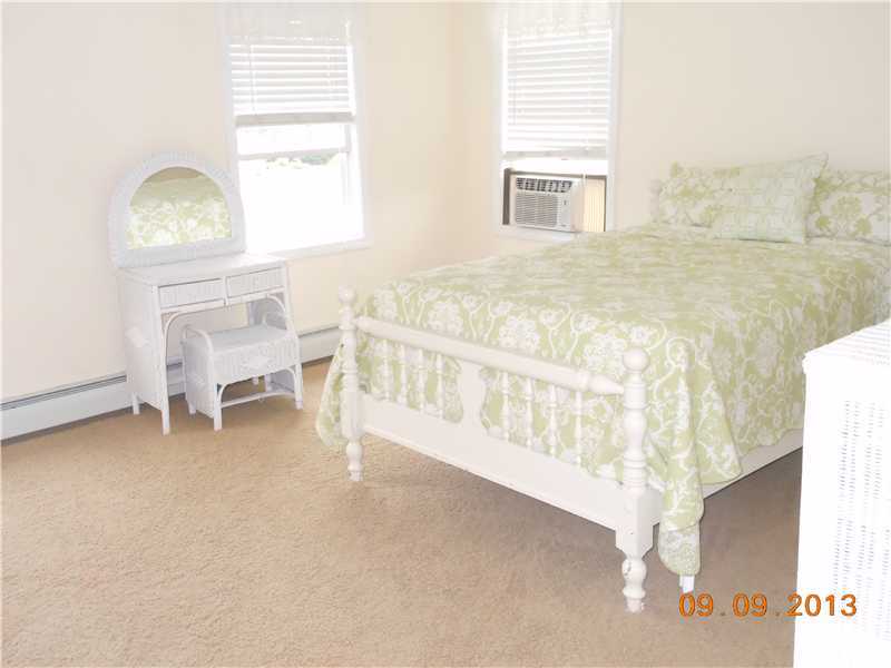 33 Spindrift Road Narragansett, RI 02882 - Photo 7 of 19 Master Bedroom.