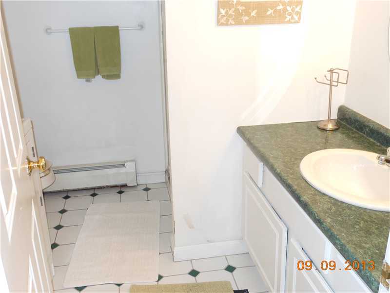 33 Spindrift Road Narragansett, RI 02882 - Photo 8 of 19 Bathroom.