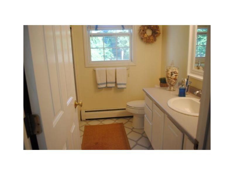 33 Spindrift Road Narragansett, RI 02882 - Photo 9 of 19 Bathroom.