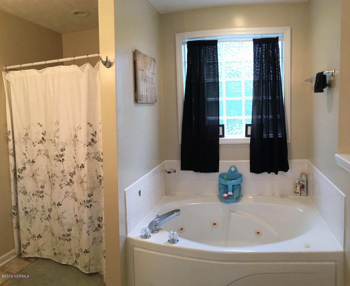 209 Rutherford Way Jacksonville, NC 28540 - Photo 7 of 14 MasterBath
