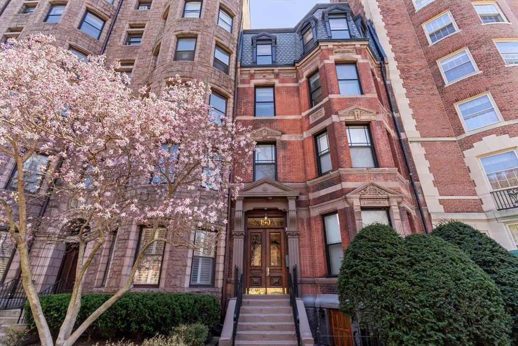 190 Commonwealth Avenue, Unit 6 Boston, MA 02116 - Photo 1 of 12 front view of a building