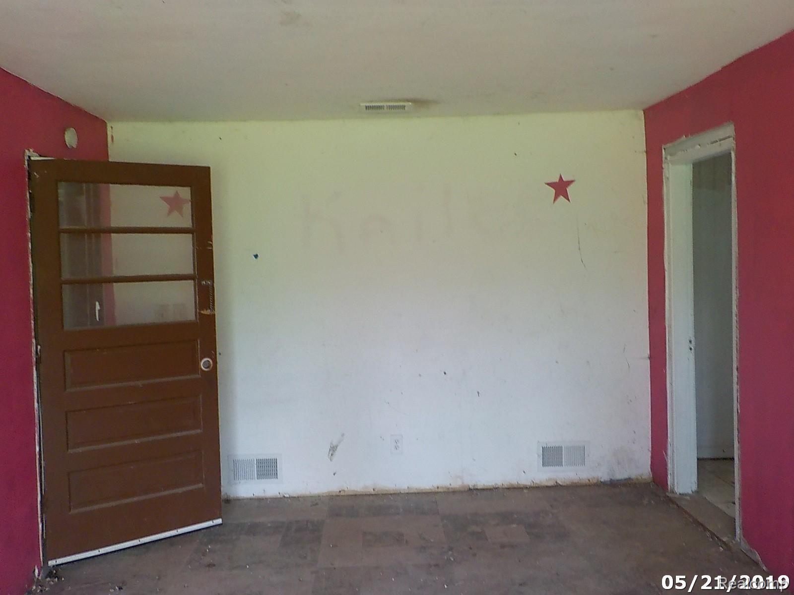 2126 East Coldwater Road Flint, MI 48505 - Photo 7 of 21 DSCN6931.jpg