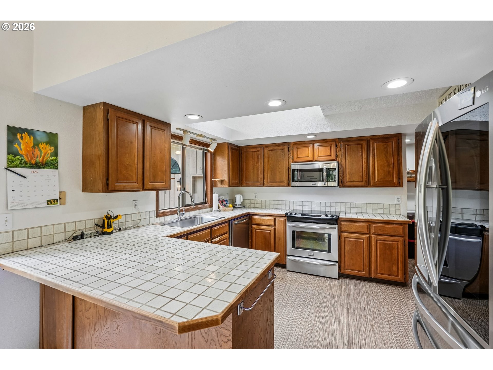 13620 Southwest Fern Street Portland, OR 97223 - Photo 9 of 41