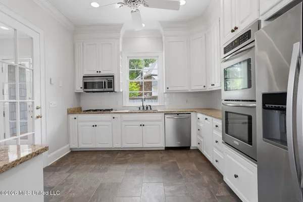 $425,000 | 127 Hawthorne Vale, Ridgeland, MS 39157