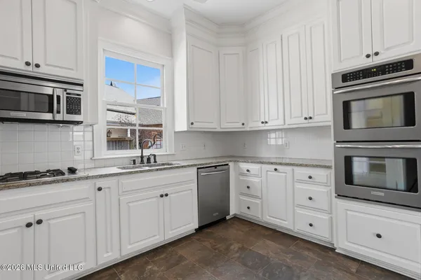 $425,000 | 127 Hawthorne Vale, Ridgeland, MS 39157