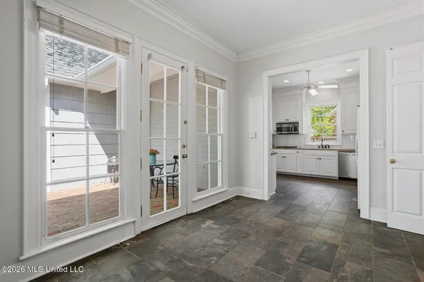 $425,000 | 127 Hawthorne Vale, Ridgeland, MS 39157