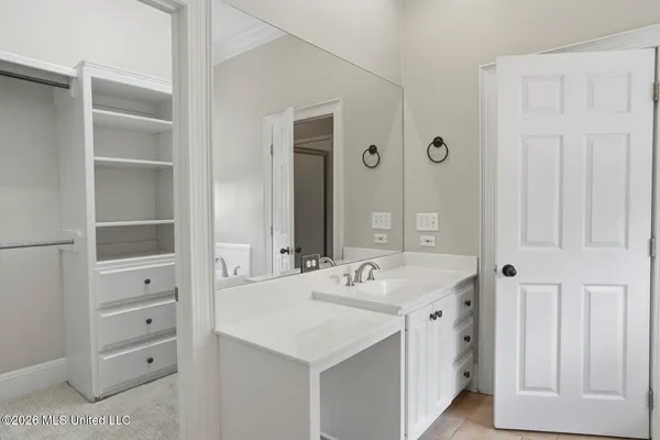 $425,000 | 127 Hawthorne Vale, Ridgeland, MS 39157