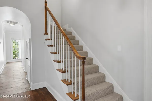 $425,000 | 127 Hawthorne Vale, Ridgeland, MS 39157