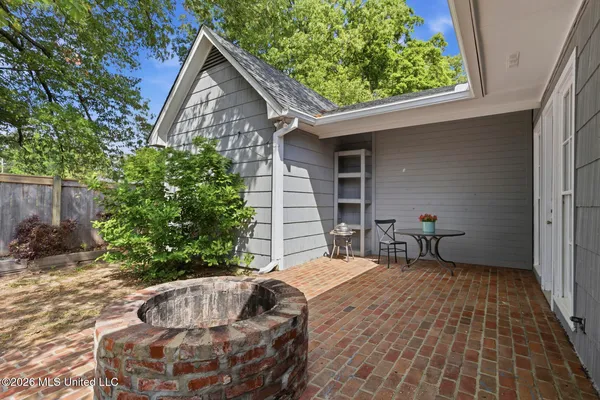 $425,000 | 127 Hawthorne Vale, Ridgeland, MS 39157