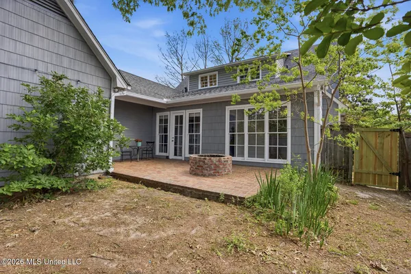 $425,000 | 127 Hawthorne Vale, Ridgeland, MS 39157