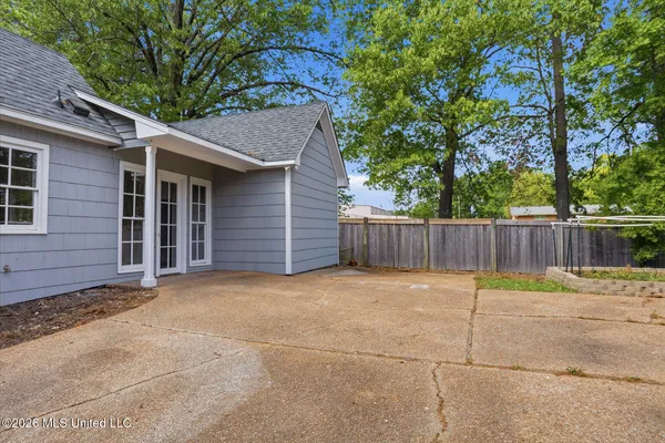 $425,000 | 127 Hawthorne Vale, Ridgeland, MS 39157