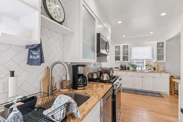 $5,950 | 21 Bayview Court, Manhasset, NY 11030