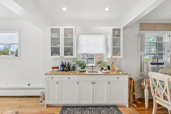 $5,950 | 21 Bayview Court, Manhasset, NY 11030