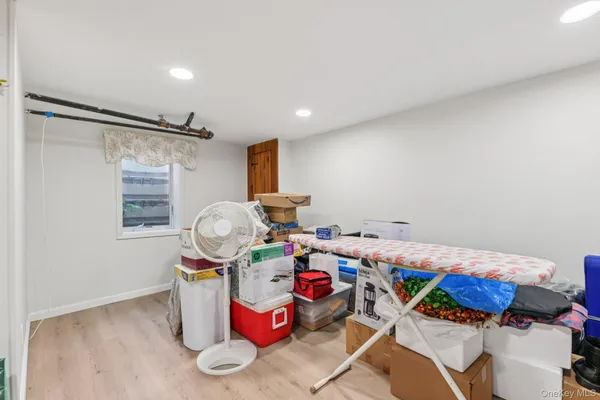 $5,950 | 21 Bayview Court, Manhasset, NY 11030