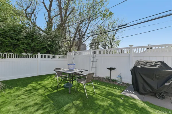 $5,950 | 21 Bayview Court, Manhasset, NY 11030