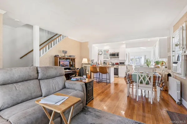 $5,950 | 21 Bayview Court, Manhasset, NY 11030