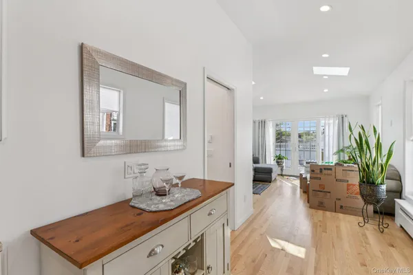 $5,950 | 21 Bayview Court, Manhasset, NY 11030