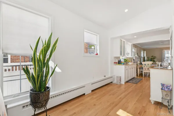 $5,950 | 21 Bayview Court, Manhasset, NY 11030