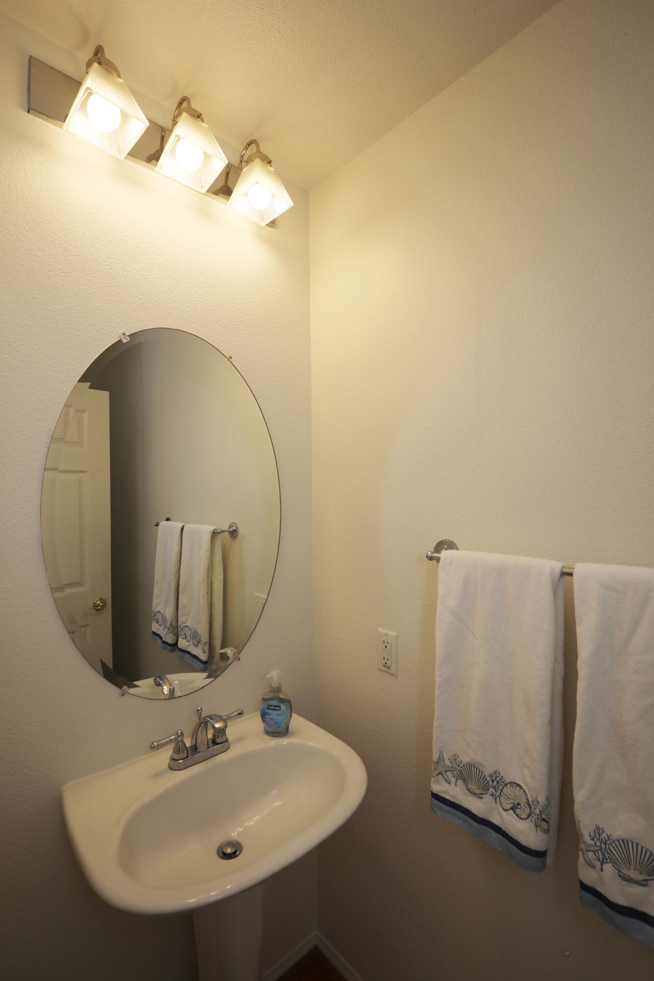 562 Poppyfield Place Goleta, CA 93117 - Photo 16 of 31 Powder Room