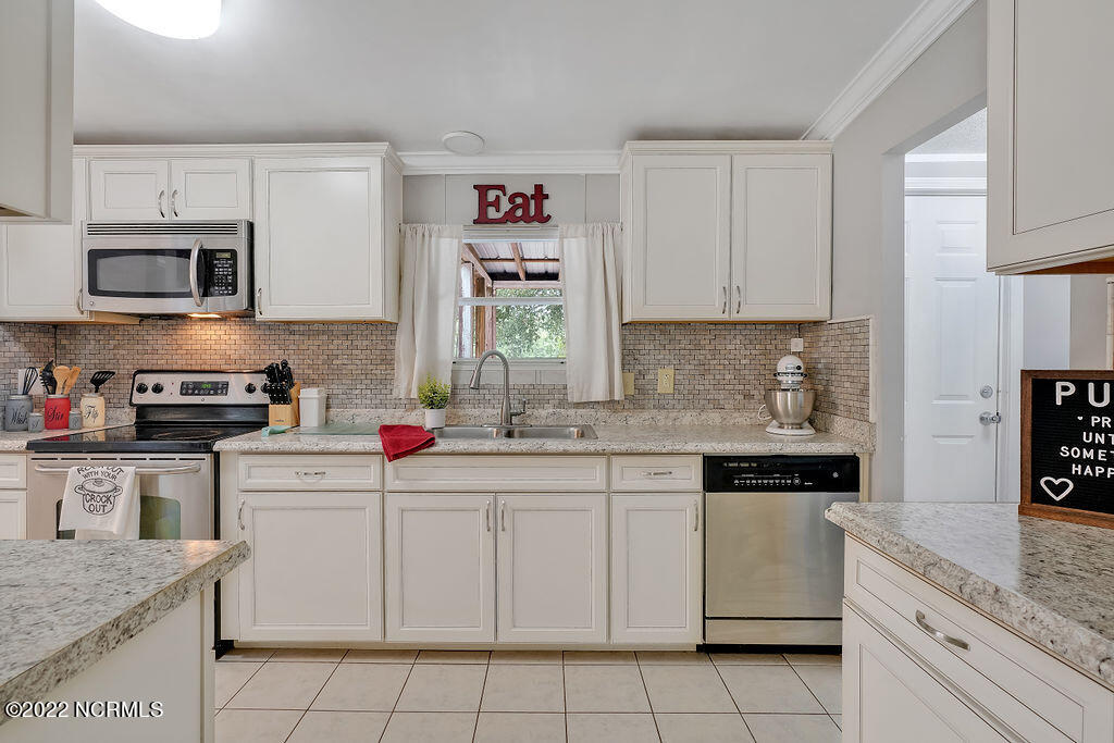 64 Creek Ridge Way Riegelwood, NC 28456 - Photo 9 of 39 64CreekRidgeWay-09