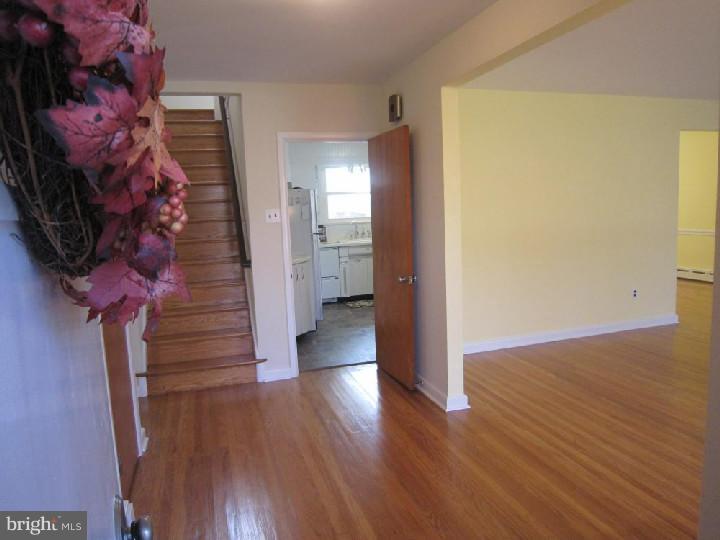 440 Hawarden Road Springfield, PA 19064 - Photo 4 of 24 Foyer