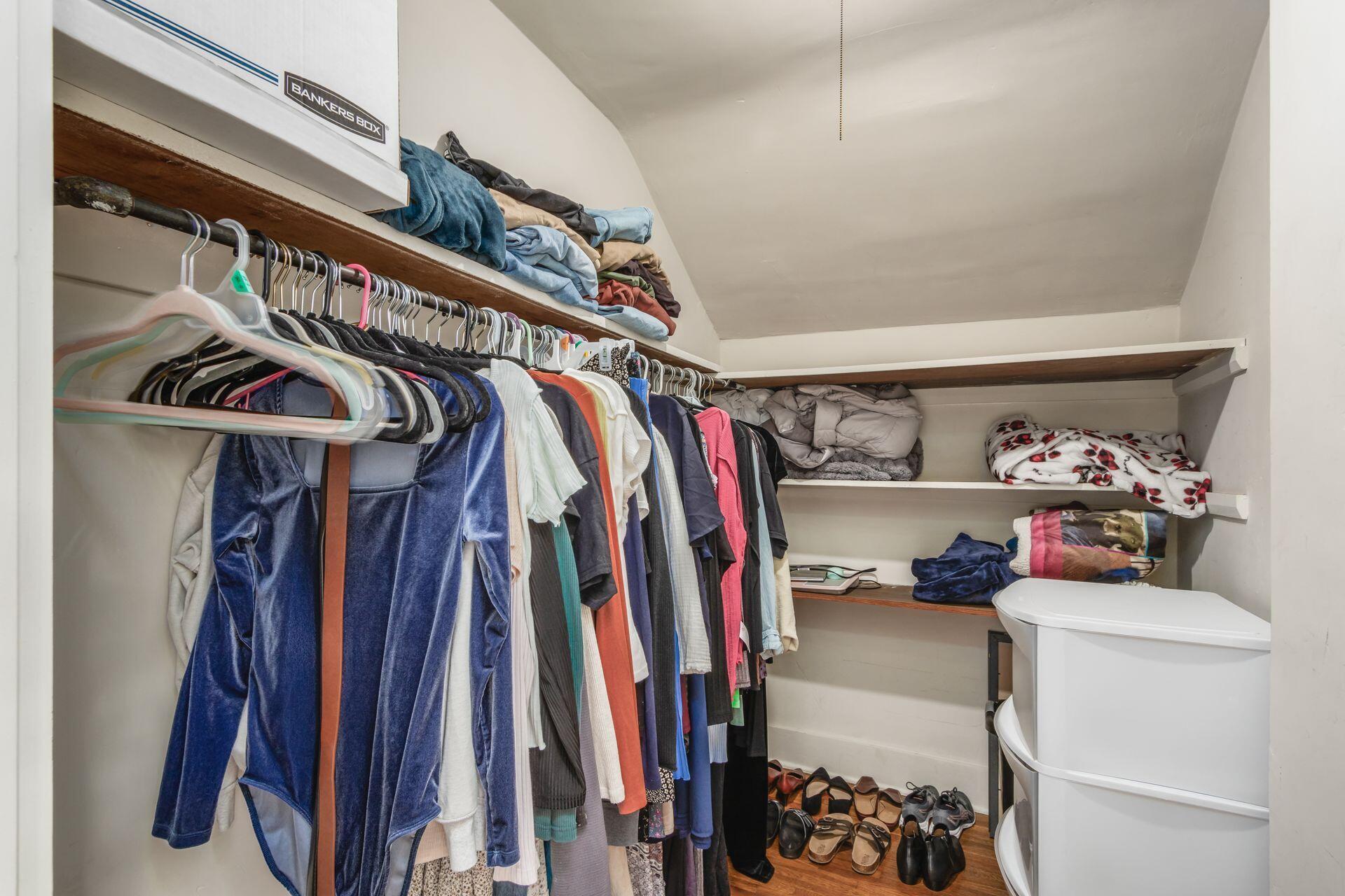 22 East Pacemont Road Columbus, OH 43202 - Photo 20 of 26 025 Second Walk-in closet