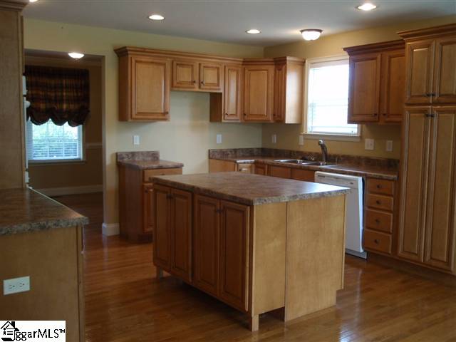 2546 Holiday Road Greer, SC 29651 - Photo 3 of 25