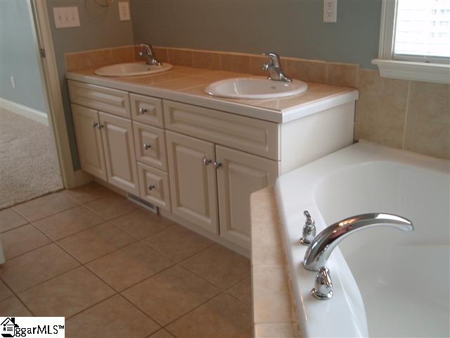 2546 Holiday Road Greer, SC 29651 - Photo 6 of 25