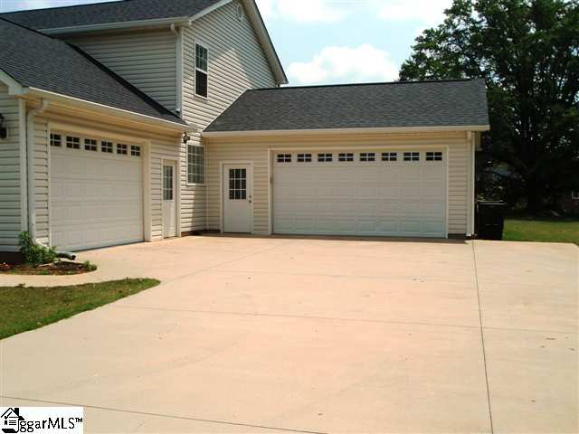2546 Holiday Road Greer, SC 29651 - Photo 8 of 25