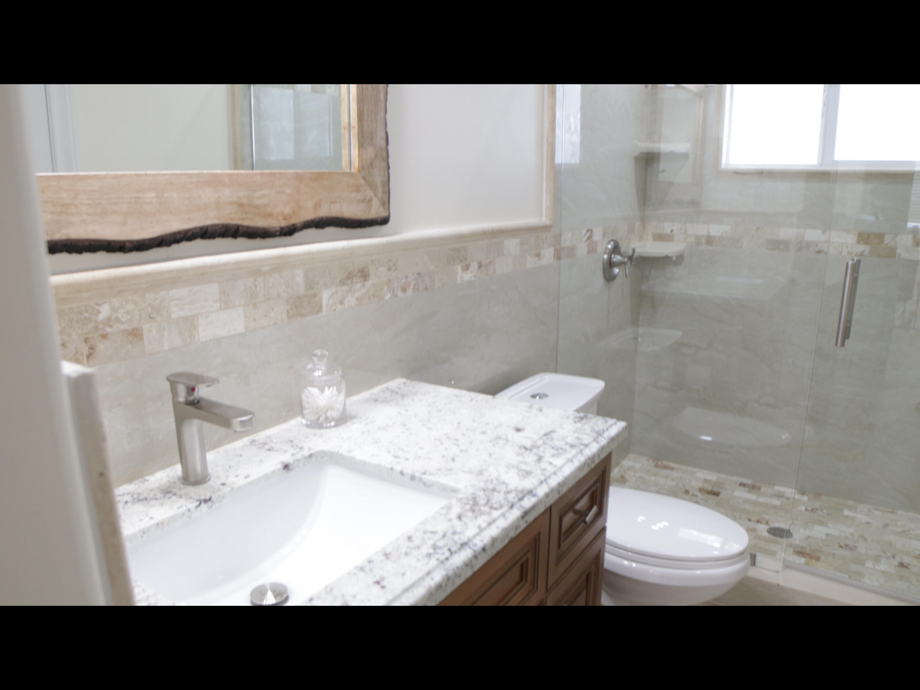 27 Abaco Road Key Largo, FL 33037 - Photo 14 of 21 06A63161-55D7-4031-9D0C-60CBD6767426
