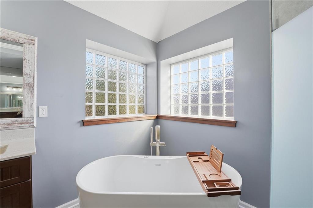 707 Northeast Sundance Trail Lee's Summit, MO 64086 - Photo 26 of 60