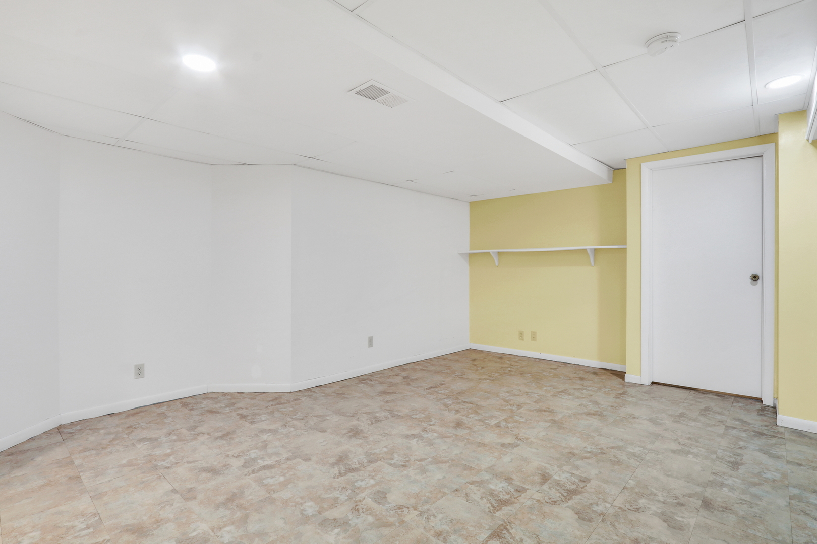 5315 Cypress Circle Gurnee, IL 60031 - Photo 20 of 31 an empty room with a empty space