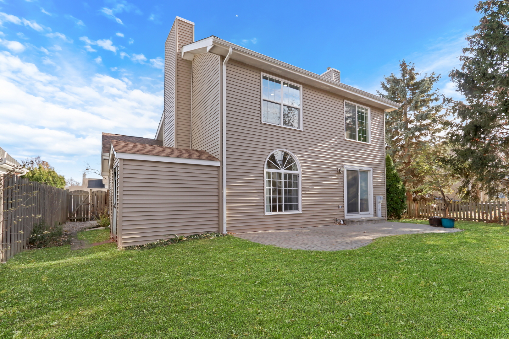 5315 Cypress Circle Gurnee, IL 60031 - Photo 26 of 31 a front view of a house with a garden