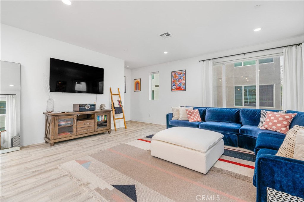 179 Steely Irvine, CA 92614 - Photo 11 of 39 living room
