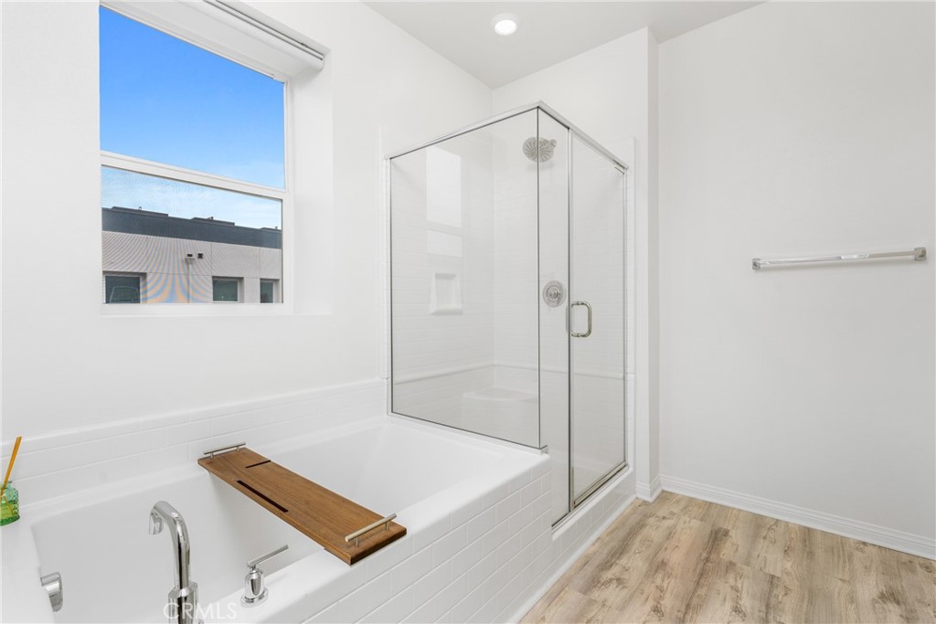 179 Steely Irvine, CA 92614 - Photo 17 of 39 attached bath with soaking tub and walk in tower