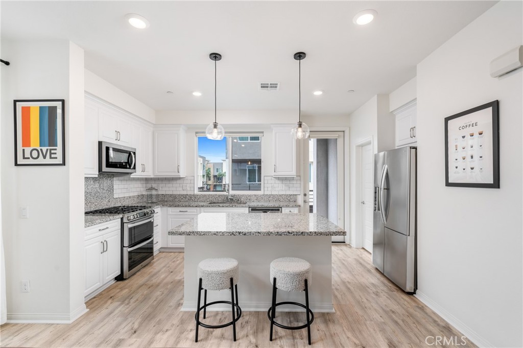 179 Steely Irvine, CA 92614 - Photo 6 of 39 Kitchen