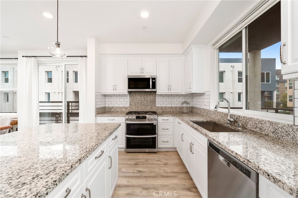 179 Steely Irvine, CA 92614 - Photo 7 of 39 Newer stainless steel appliances