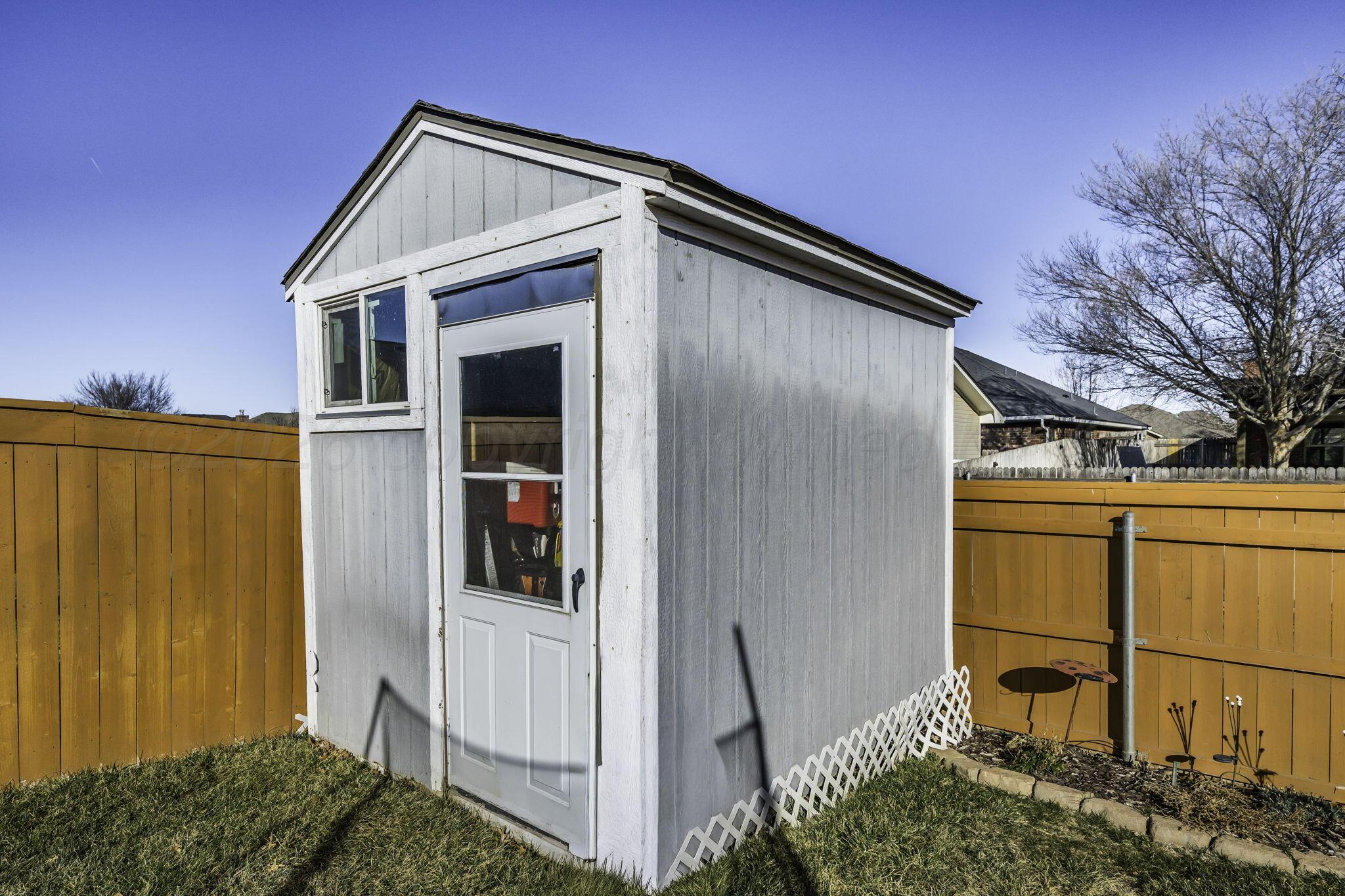 3504 Springfield Avenue Amarillo, TX 79118 - Photo 21 of 23 a backyard of a house