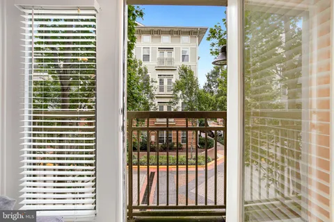 $3,000 | 9486 Virginia Center Boulevard, Unit 102, Vienna, VA 22181
