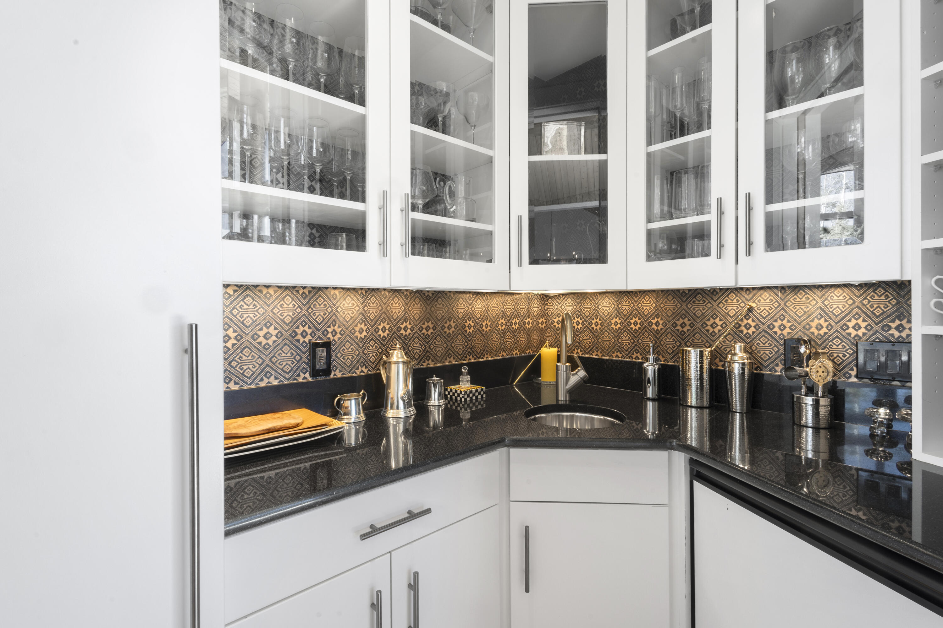1804 Ranch Road Montrose, CO 81403 - Photo 4 of 37 Wet Bar