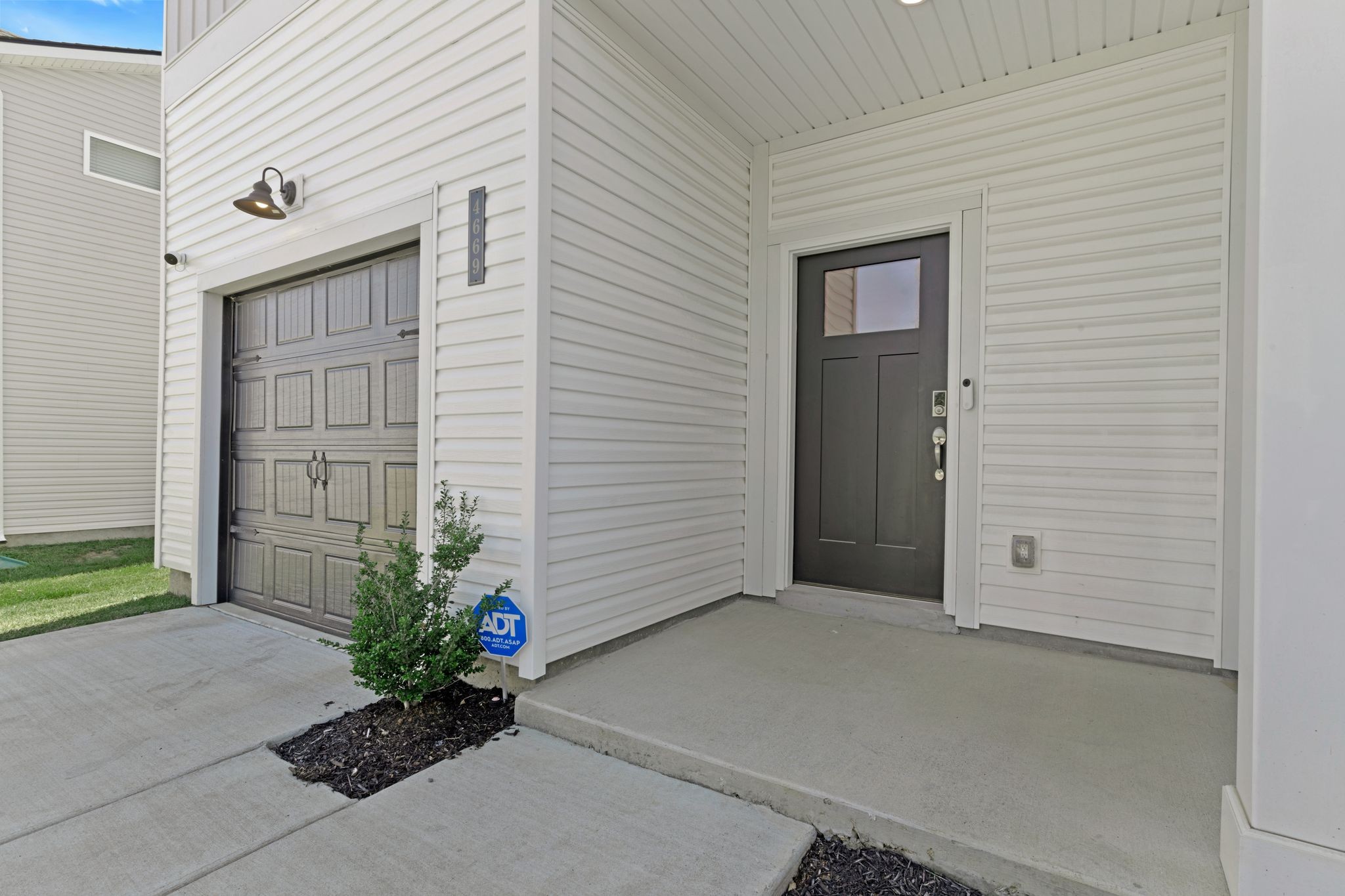 4669 Ridge Bend Drive Nashville, TN 37207 - Photo 4 of 33 a view of entryway with front door