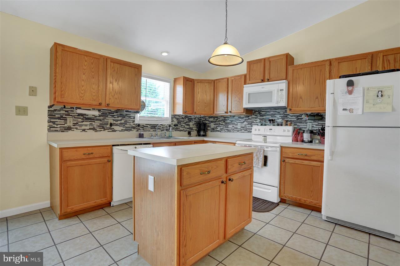 818 Hostetter Road Hanover, PA 17331 - Photo 7 of 33