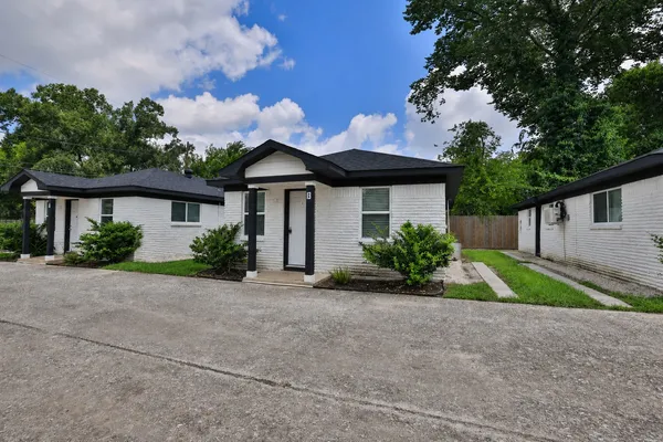 $1,250 | 4120 Linn Street, Unit E, Houston, TX 77026