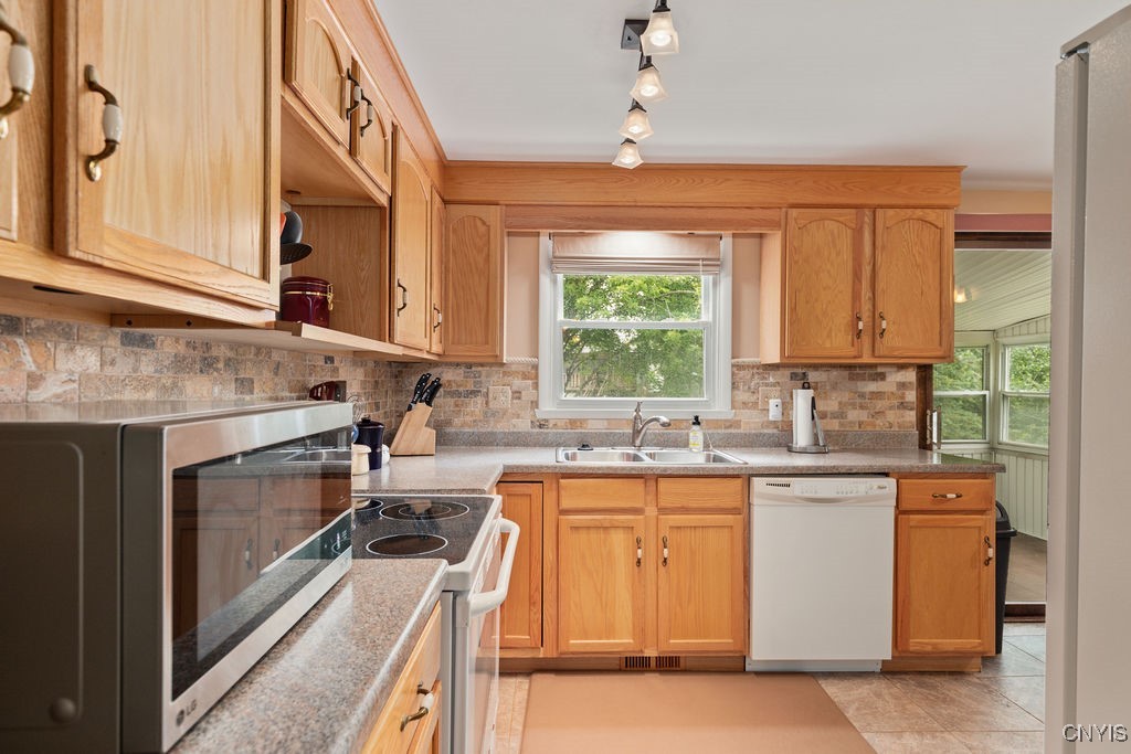 8486 Partridge Way Clay, NY 13041 - Photo 6 of 23