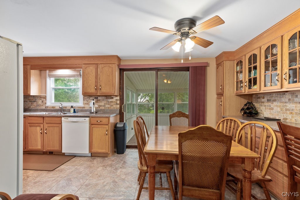 8486 Partridge Way Clay, NY 13041 - Photo 8 of 23